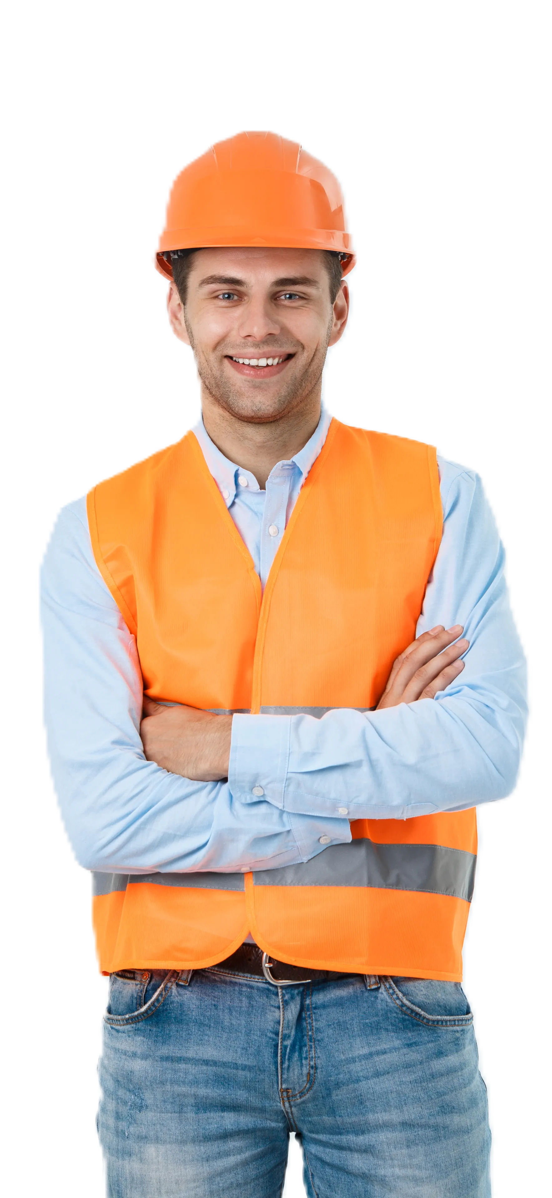 ingeniero-de-construccion-sonriente-posando-con-los-brazos-cruzados-aislado-sobre-fondo-gris