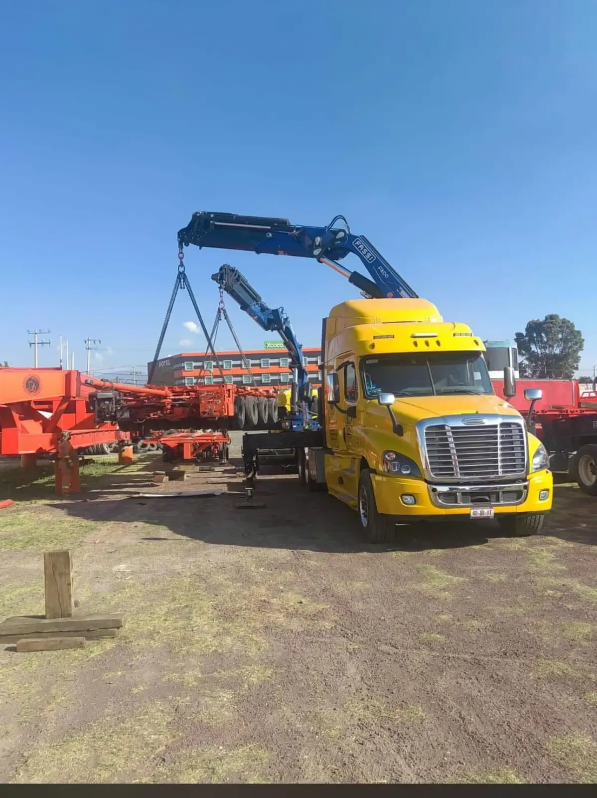 Loading and unloading operation with specialized crane for high-tonnage components.