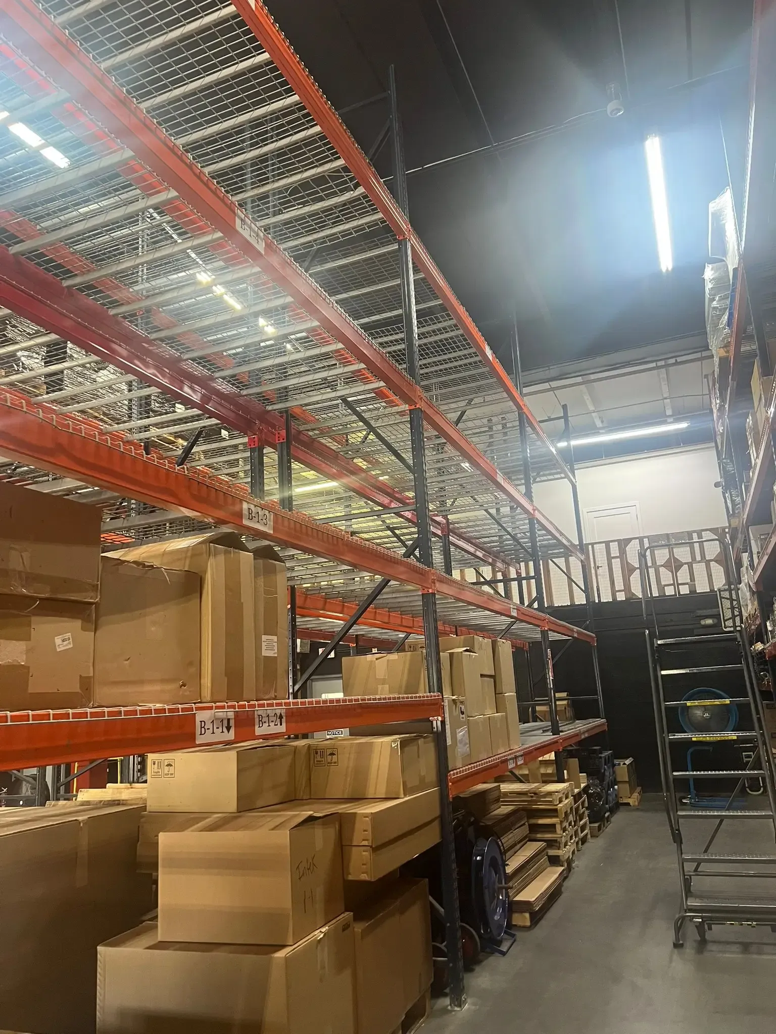 Industrial racking system in a logistics warehouse with inventory organization and high-capacity shelving.